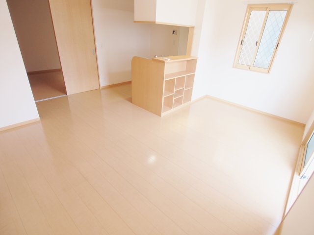 サニーコート船越 Iの居間写真
