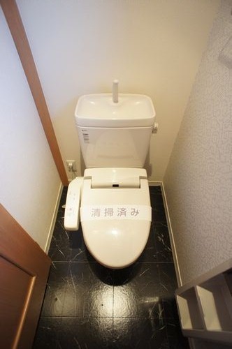 トイレ　ウォシュレット付き