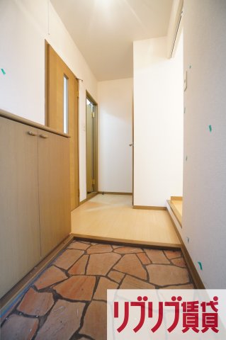 ＪＲ内房線 浜野駅 徒歩12分 3階建 築29年の玄関写真