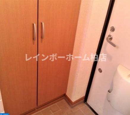 玄関　収納もある玄関です