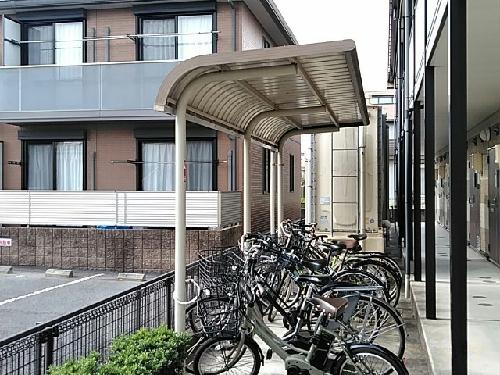 エントランス　屋根付き駐輪場