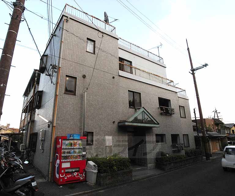 京都市北区衣笠西御所ノ内町のマンションの建物外観