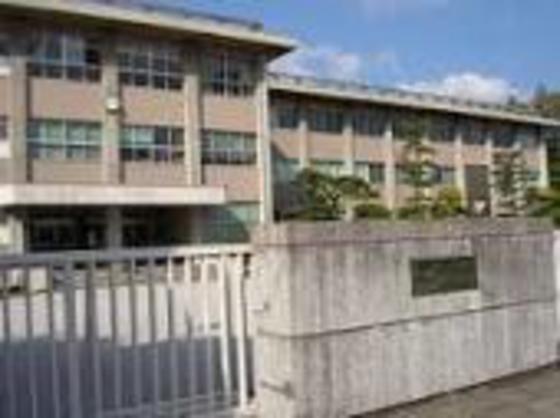 【Ｖｉｌｌａ　Ｏａｓｉｓ　Ｕｊｉｎａの小学校】