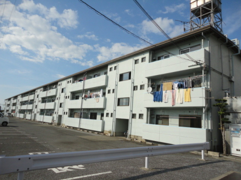 彦根市平田町のマンションの建物外観