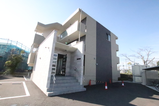 成田市土屋のマンションの建物外観