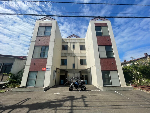 札幌市南区真駒内本町のマンションの建物外観