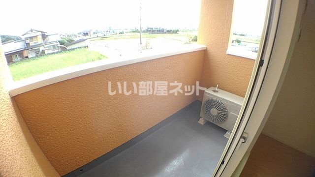 【京都郡苅田町大字与原のアパートのバルコニー】