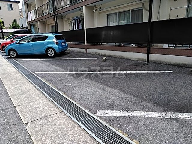 【名古屋市千種区鹿子町のマンションの駐車場】