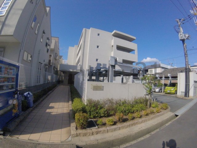 【池田市姫室町のマンションの建物外観】