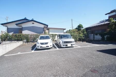 【フローラ湘南の駐車場】