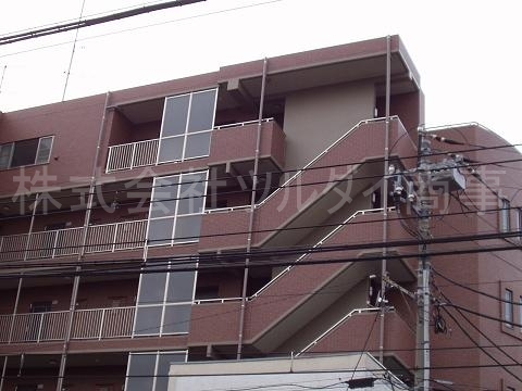 【横浜市鶴見区生麦のマンションの建物外観】