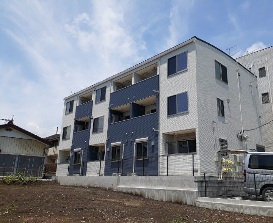 【飯能市新町のアパートの建物外観】