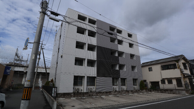 倉敷市新倉敷駅前のマンションの建物外観