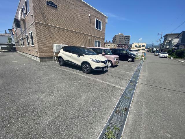 【函館市中道のアパートの駐車場】