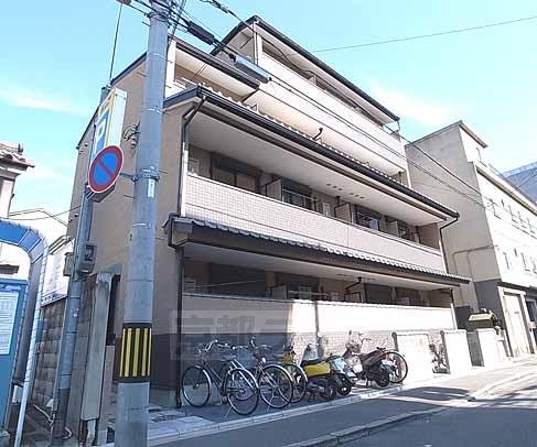 フラッティ堀川高辻の建物外観