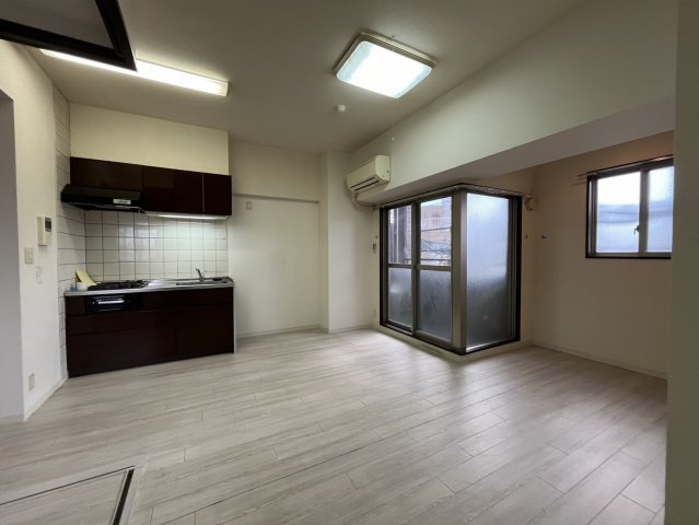 居室・リビング　ロア金山