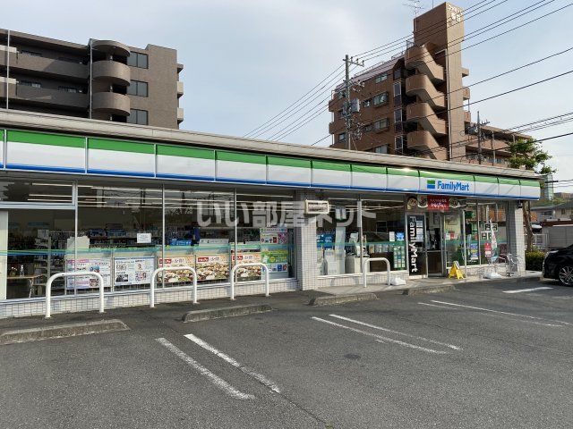 コンビニ　ファミリーマート相模原淵野辺本町店（コンビニ）まで391m