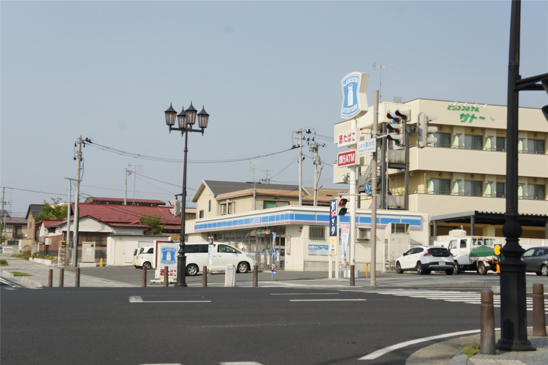 コンビニ　ローソン山形諏訪町店（コンビニ）まで435m