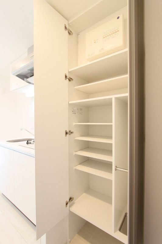 玄関　（別タイプ参考写真）レアライズ志茂　北区志茂3