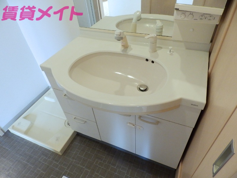 洗面設備　同型参考写真