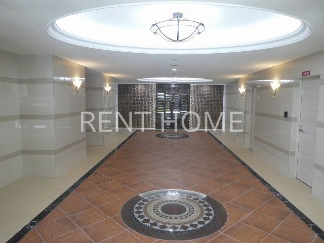 エントランス　広々と綺麗なエントランスホールです