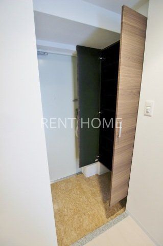 玄関　大容量シューズボックス付き