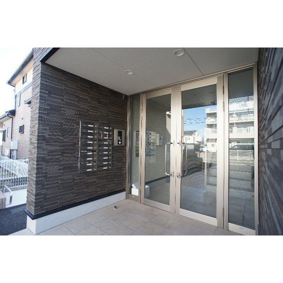 その他　共用エントランスにはオートロックあり