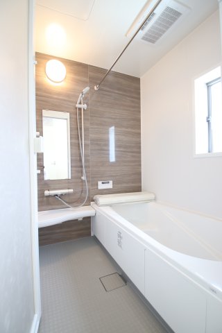 バス・シャワールーム　※同建築会社の別建物の内装写真となります。 ※あくまで参考イ