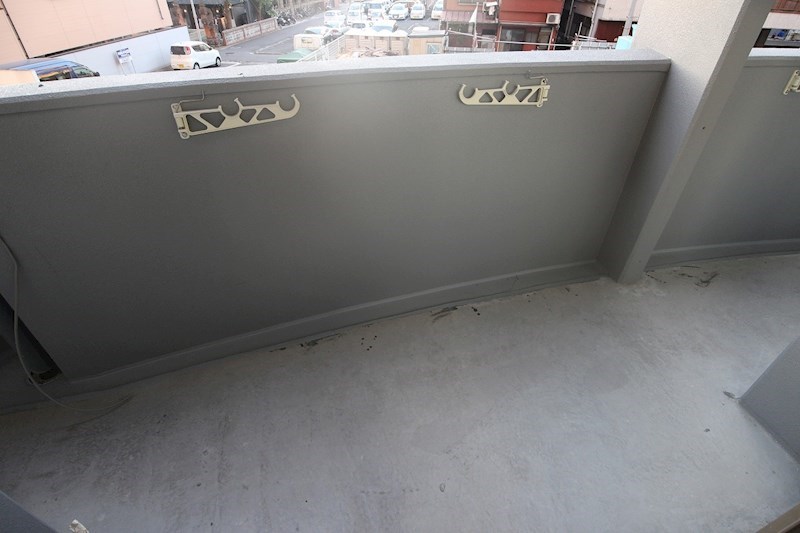 バルコニー　マンションタイプなので造りも広さもしっかり。