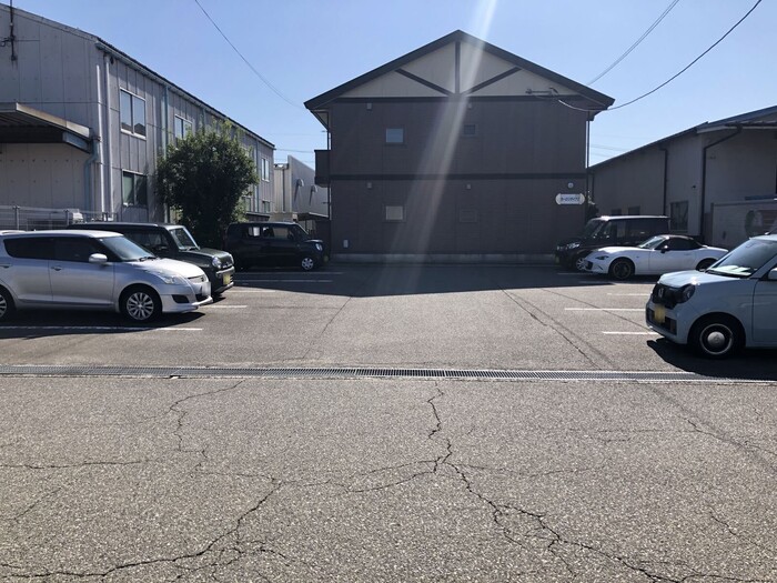 駐車場　2台目もお気軽にお問合せください♪