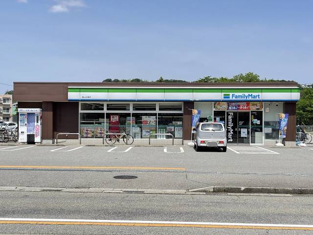 コンビニ　ファミリーマート富山五福店（コンビニ）まで419m
