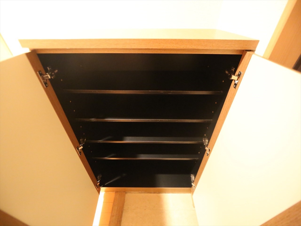 玄関　玄関　シューズボックス付