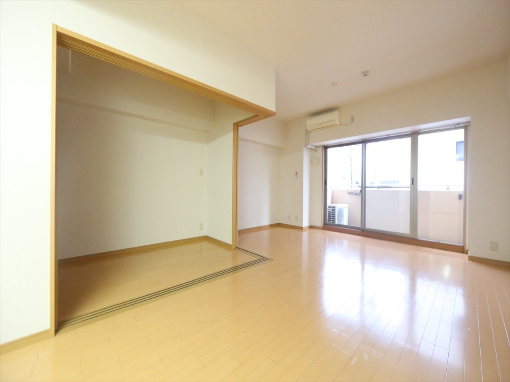 バルコニー　ＬＤＫ14.9帖　洋室4.7帖と繋げても使えます