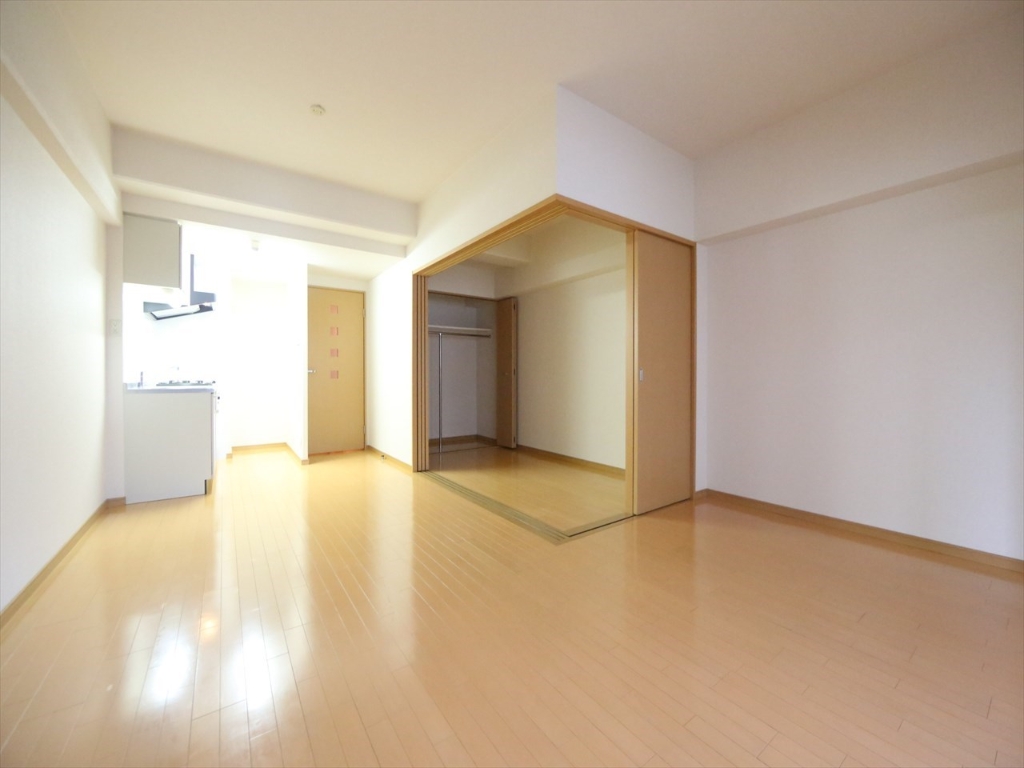 居室・リビング　ＬＤＫ14.9帖　洋室4.7帖と繋げても使えます