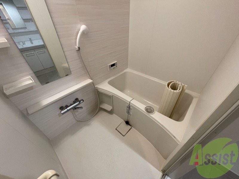 バス・シャワールーム　浴槽付きのお風呂です。ここで一日の疲れを癒しましょう。