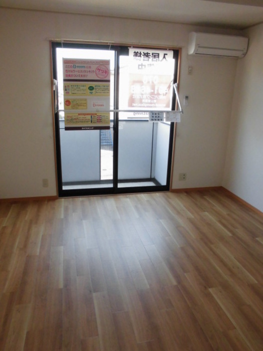 居室・リビング　こちらの居間で趣味の時間をお楽しみください