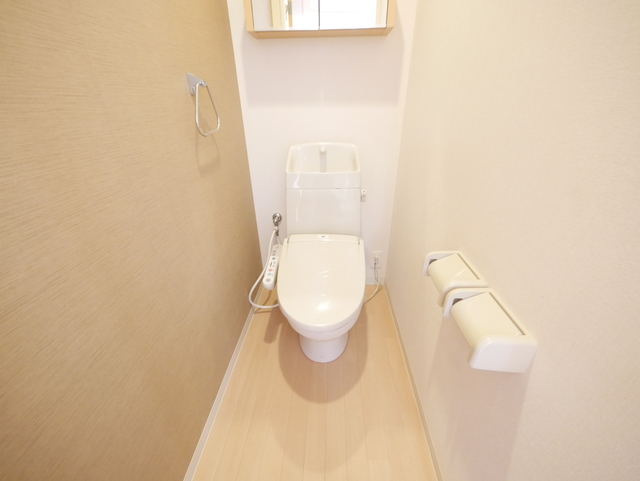 トイレ　★便利な収納棚つきのトイレです★