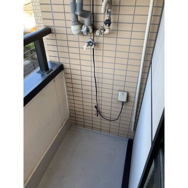 バルコニー　洗濯機置き場