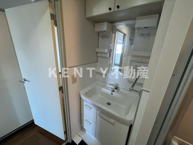 洗面設備　忙しい朝には欠かせない洗面所です※別部屋同タイプ参考写真