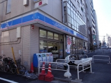 コンビニ　ローソン 市谷薬王寺町店（コンビニ）まで268m