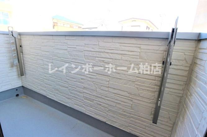 バルコニー　お洗濯にも便利なバルコニー付き