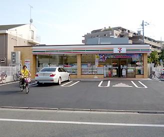 コンビニ　セブン-イレブン大田区上池台３丁目店（コンビニ）まで647m