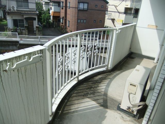 バルコニー　ベランダにはお布団やお洗濯物が干せます