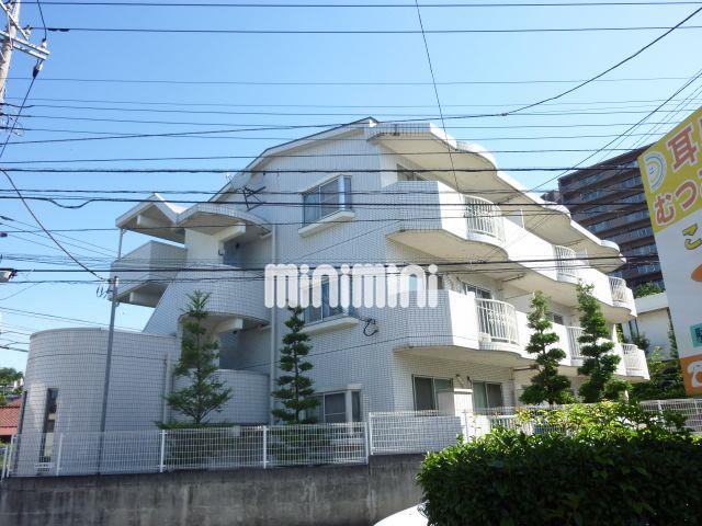 建物外観　真っ白な綺麗な外観