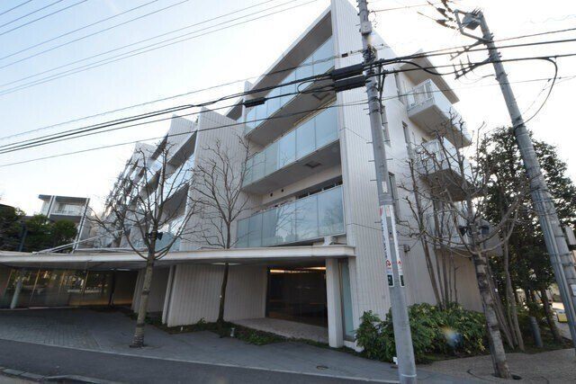 建物外観　オートロック完備