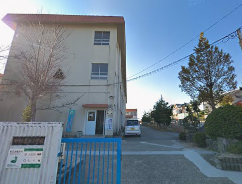 小学校　神戸市立　泉台小学校（小学校）まで666m