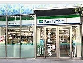 コンビニ　ファミリーマート晴海フロント店（コンビニ）まで210m
