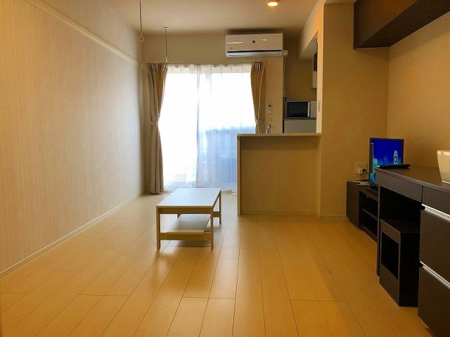 居室・リビング　備品や設備仕様は号室等により異なります。現地をご確認ください