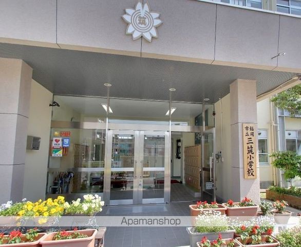 小学校　福岡市立小学校三筑小学校（小学校）まで279m