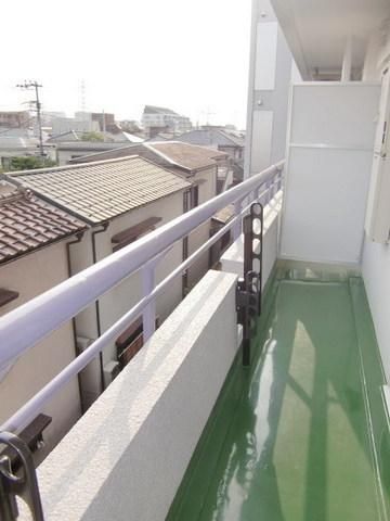 バルコニー　洗濯物も干せますよ。
